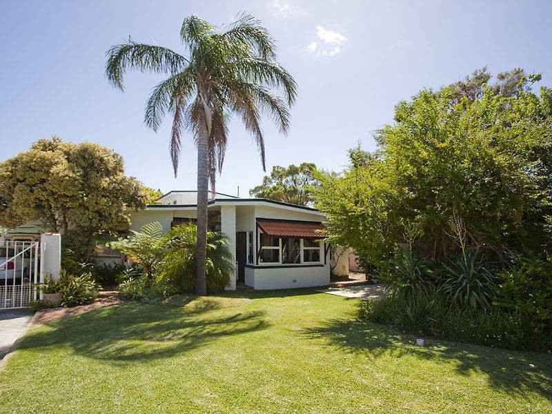 32 Regan Street, Rockingham WA 6168