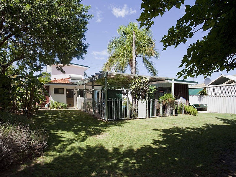 32 Regan Street, Rockingham WA 6168