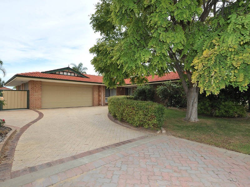 14 Rothesay Court, Cooloongup WA 6168