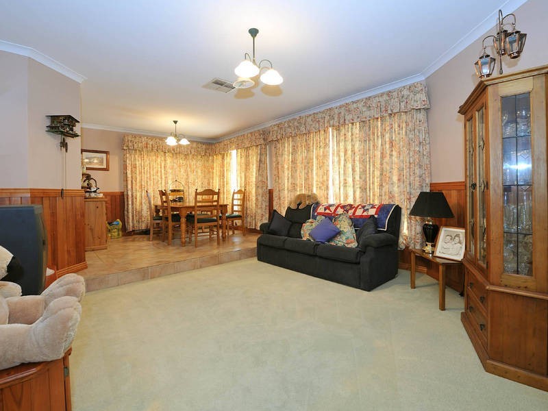 14 Rothesay Court, Cooloongup WA 6168