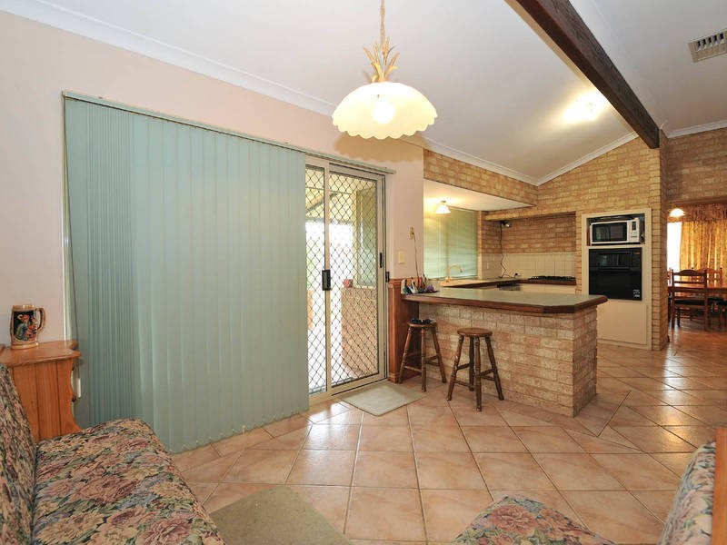 14 Rothesay Court, Cooloongup WA 6168