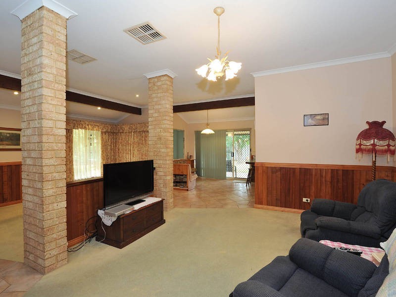 14 Rothesay Court, Cooloongup WA 6168