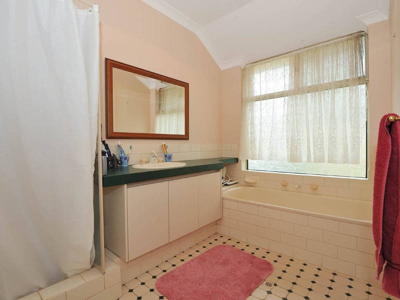 14 Rothesay Court, Cooloongup WA 6168