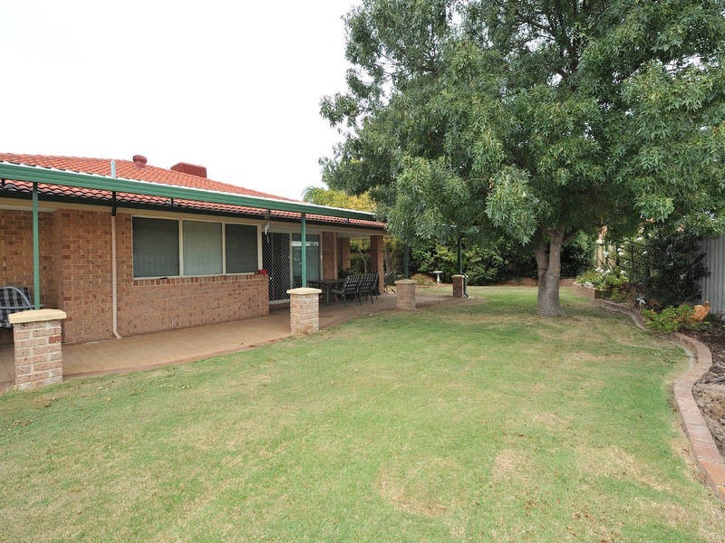 14 Rothesay Court, Cooloongup WA 6168