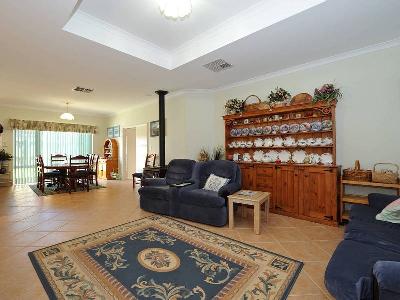 9 Purdy Avenue, Rockingham WA 6168