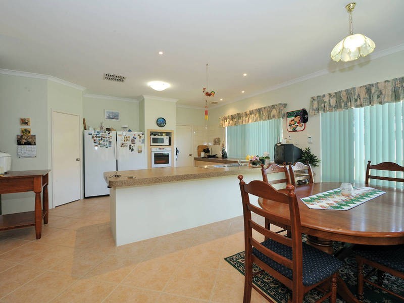 9 Purdy Avenue, Rockingham WA 6168