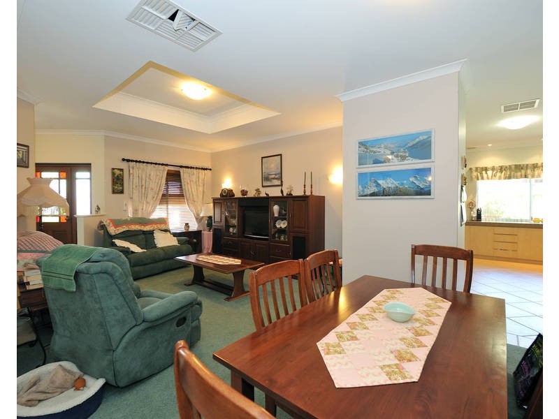 9 Purdy Avenue, Rockingham WA 6168