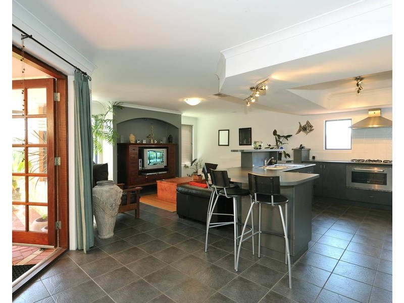 2 Verin Lane, Port Kennedy WA 6172