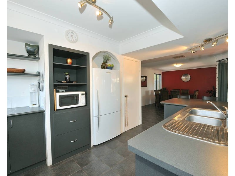 2 Verin Lane, Port Kennedy WA 6172