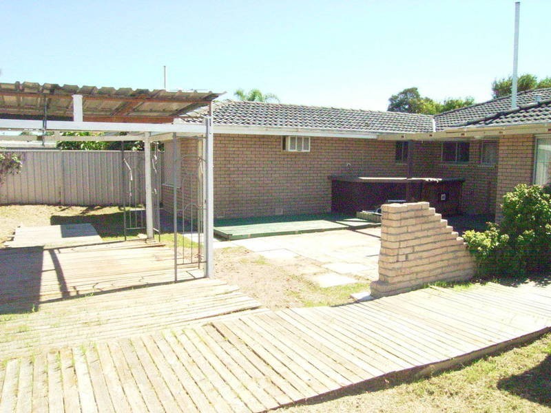 9 Merilup Court, Hillman WA 6168