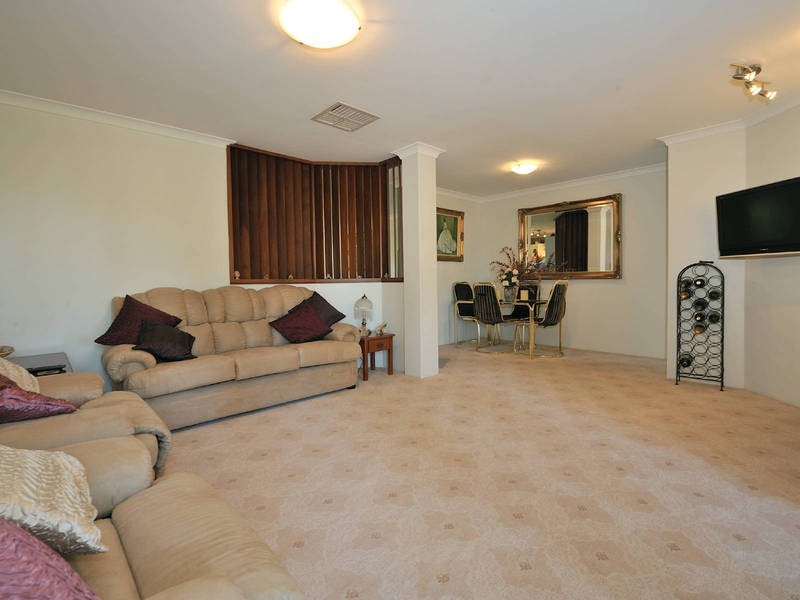 2 Hutton Court, Rockingham WA 6168