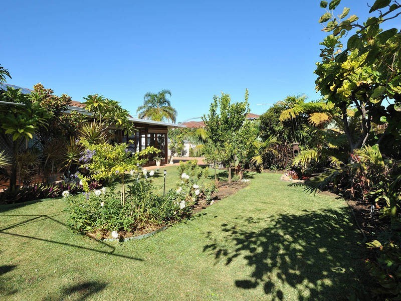 2 Hutton Court, Rockingham WA 6168