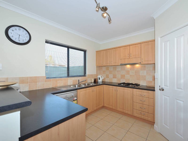 4/38 Lewington Street, Rockingham WA 6168