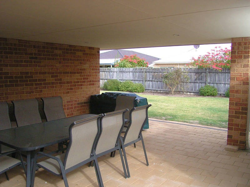 46 Ritchie Drive, Rockingham WA 6168
