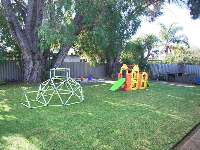 21 Caribbean Drive, Safety Bay WA 6169