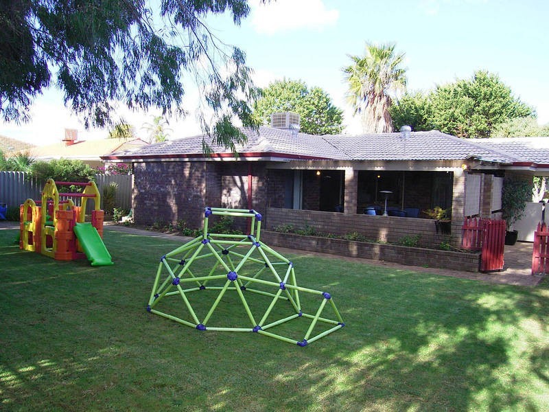 21 Caribbean Drive, Safety Bay WA 6169