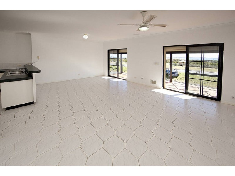 2/101 Rockingham Beach Road, Rockingham WA 6168