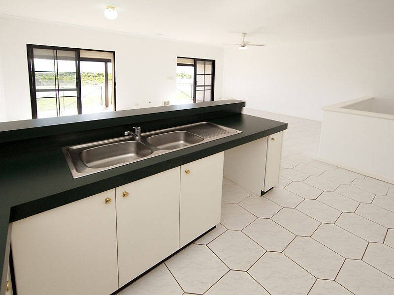 2/101 Rockingham Beach Road, Rockingham WA 6168