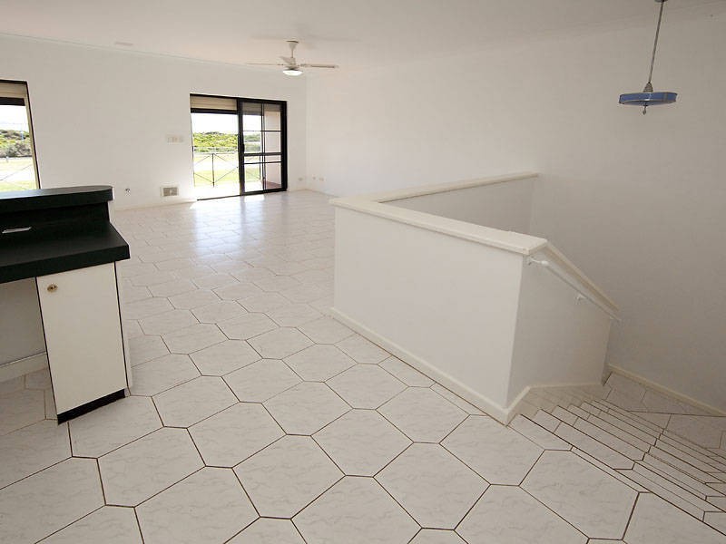 2/101 Rockingham Beach Road, Rockingham WA 6168