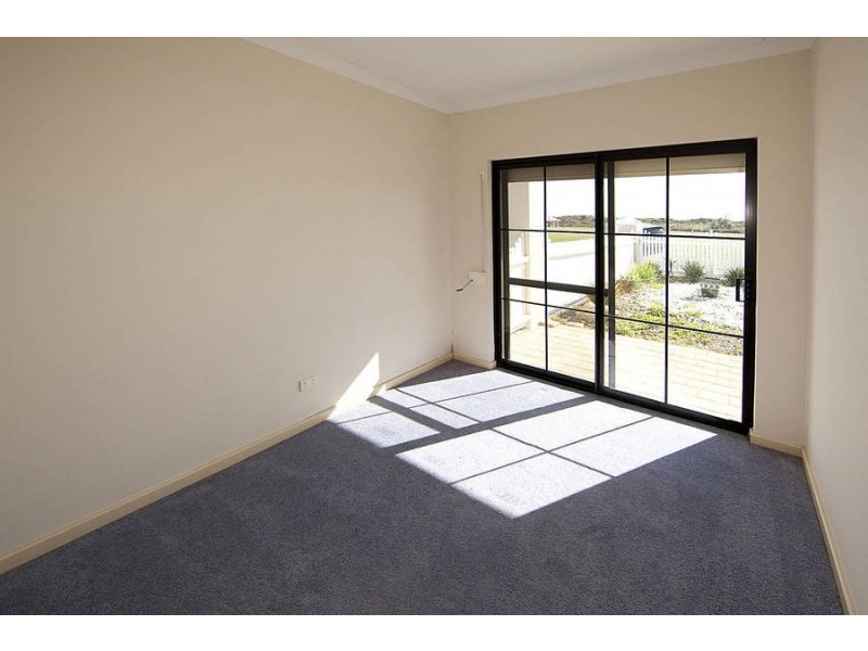 2/101 Rockingham Beach Road, Rockingham WA 6168