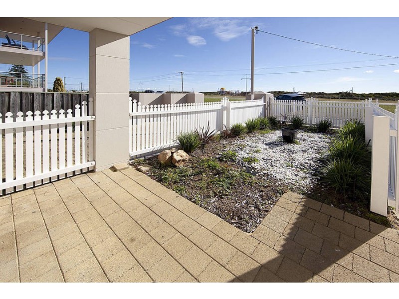 2/101 Rockingham Beach Road, Rockingham WA 6168