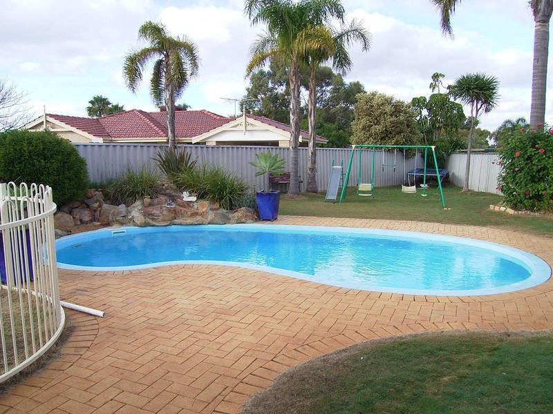 16 Darwin Place, Warnbro WA 6169