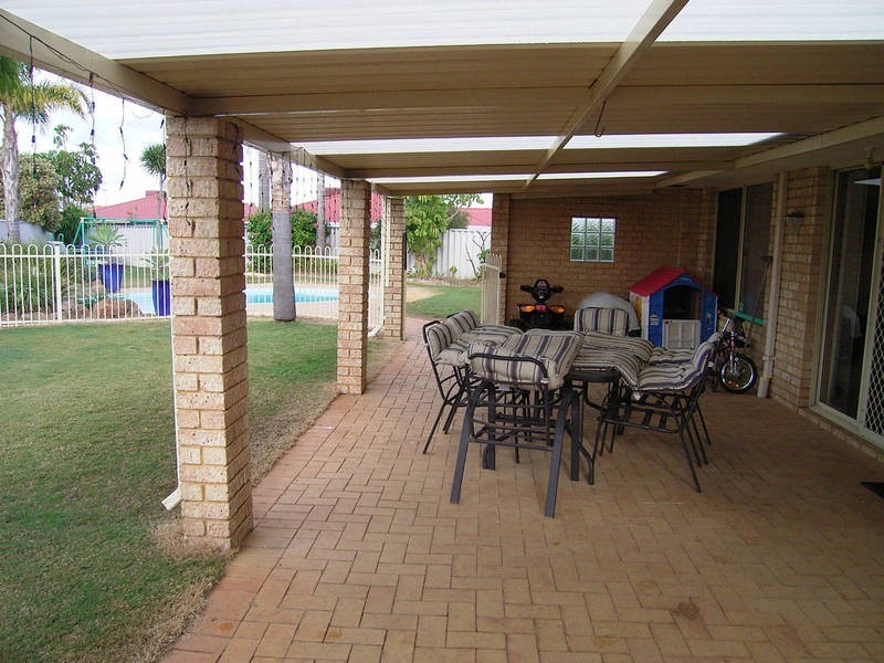 16 Darwin Place, Warnbro WA 6169