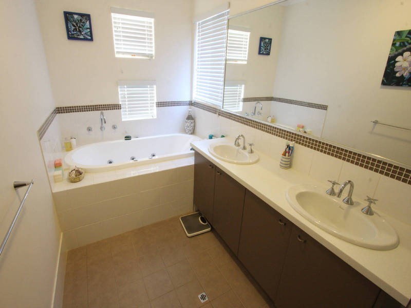 11 Morfontaine Parade, Port Kennedy WA 6172