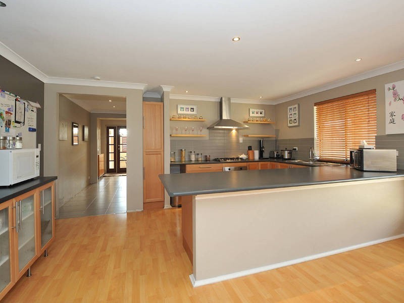 2 Harley Close, Safety Bay WA 6169