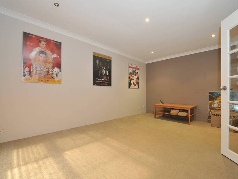 2 Harley Close, Safety Bay WA 6169