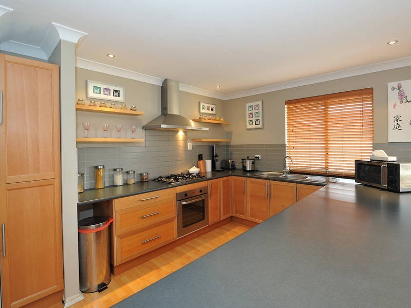 2 Harley Close, Safety Bay WA 6169