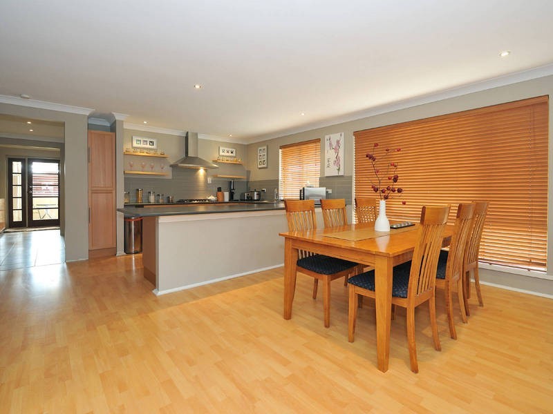 2 Harley Close, Safety Bay WA 6169