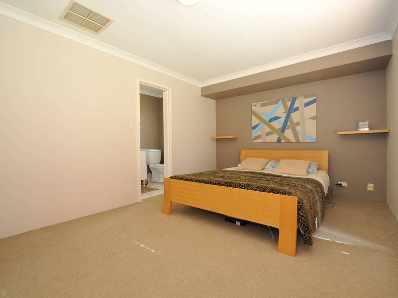 2 Harley Close, Safety Bay WA 6169