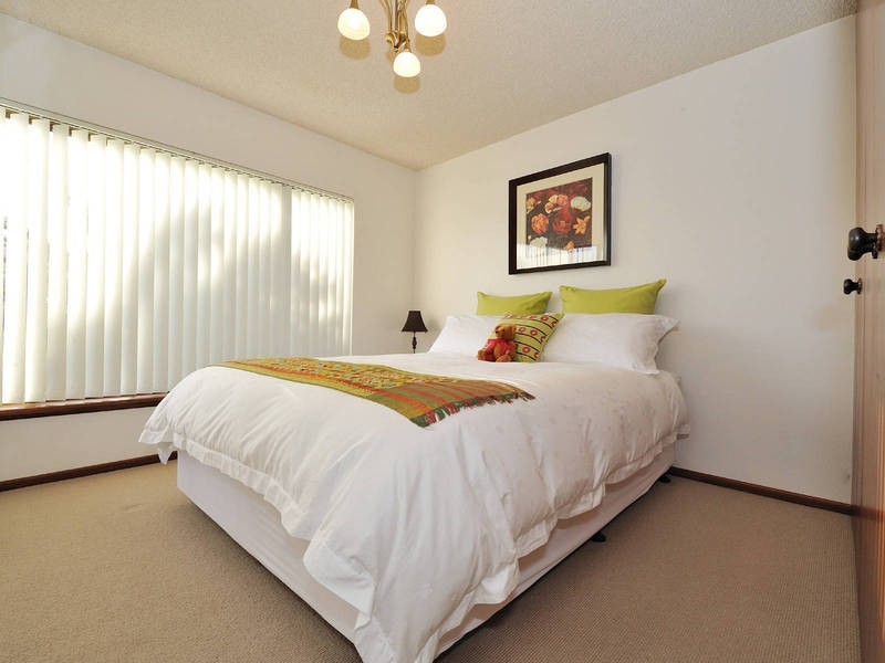 4 Ernest Street, Safety Bay WA 6169