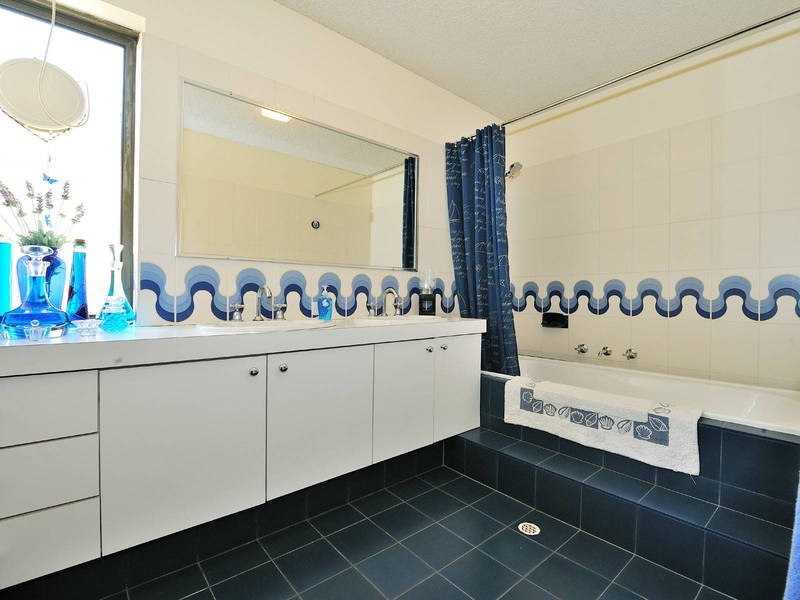 4 Ernest Street, Safety Bay WA 6169