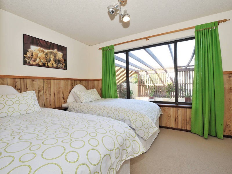 4 Ernest Street, Safety Bay WA 6169