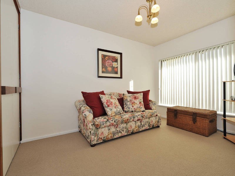 4 Ernest Street, Safety Bay WA 6169