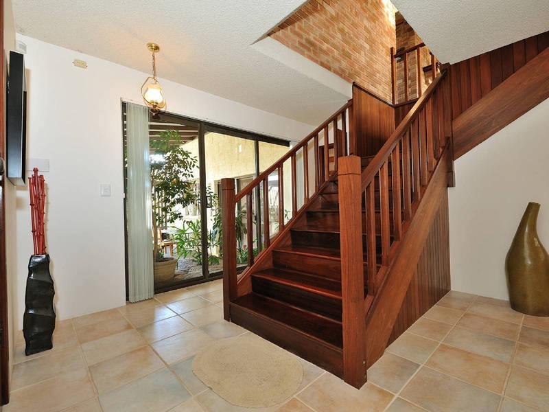 4 Ernest Street, Safety Bay WA 6169