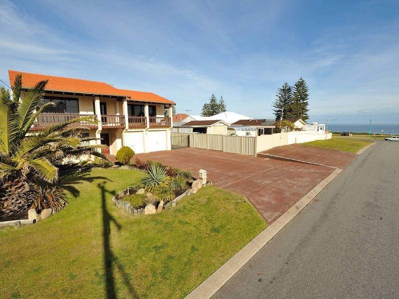 4 Ernest Street, Safety Bay WA 6169