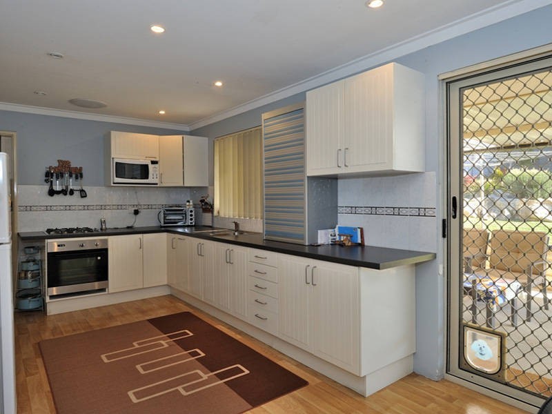 9 McKean Way, Parmelia WA 6167