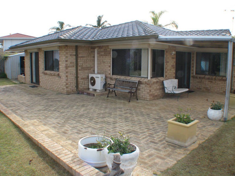100 Donald Drive, Safety Bay WA 6169