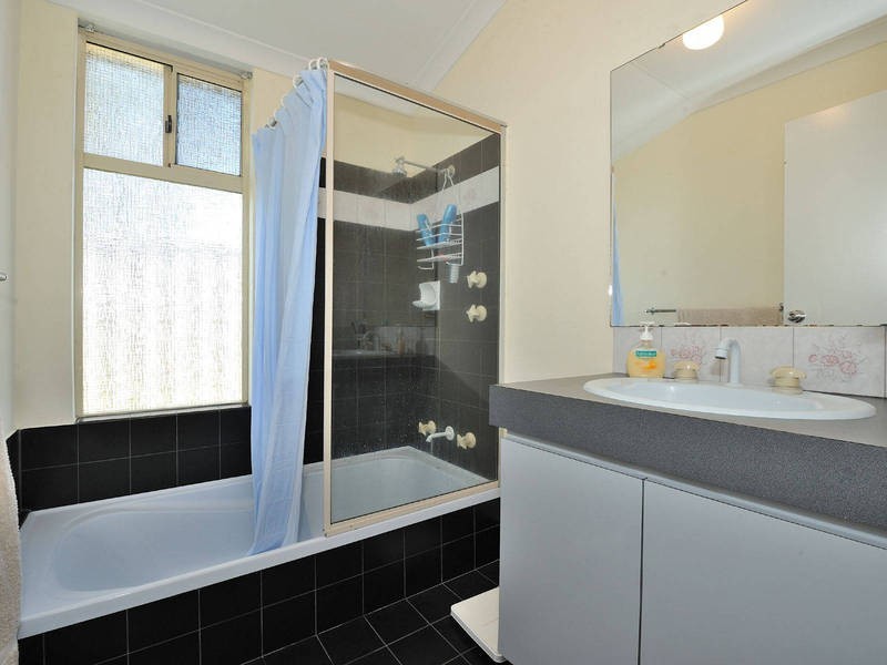 25 Serenoa Court, Warnbro WA 6169