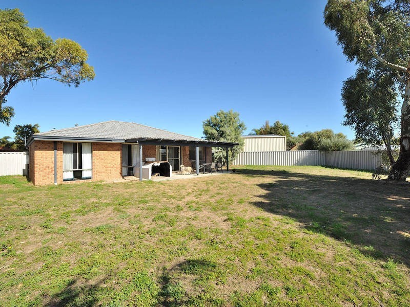 25 Serenoa Court, Warnbro WA 6169