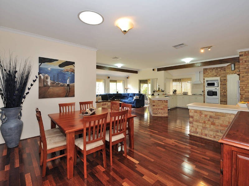 32 Rothesay Court, Cooloongup WA 6168