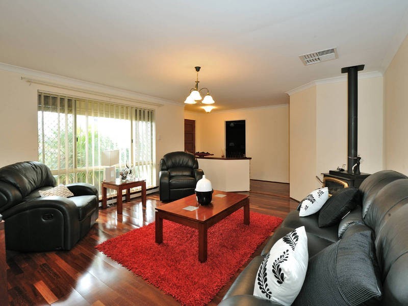 32 Rothesay Court, Cooloongup WA 6168