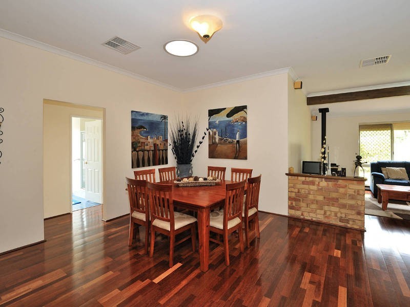 32 Rothesay Court, Cooloongup WA 6168