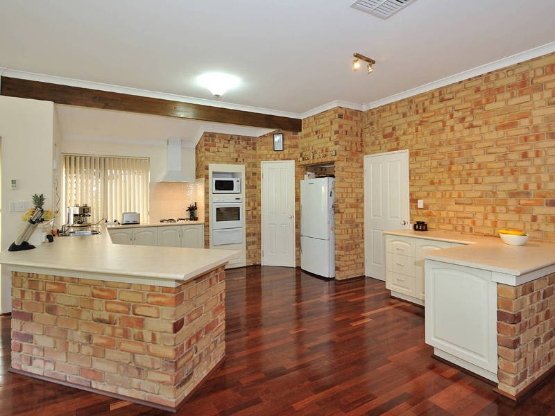 32 Rothesay Court, Cooloongup WA 6168
