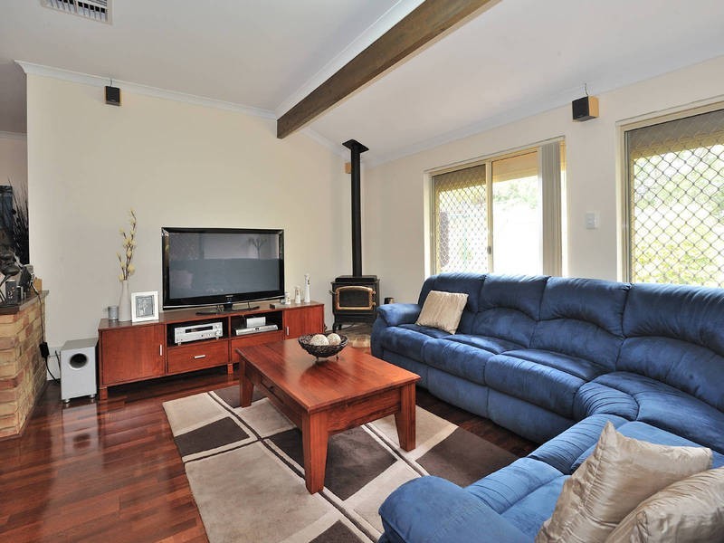 32 Rothesay Court, Cooloongup WA 6168