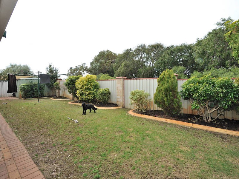 32 Rothesay Court, Cooloongup WA 6168