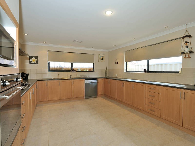 100 Hawker Street, Shoalwater WA 6169